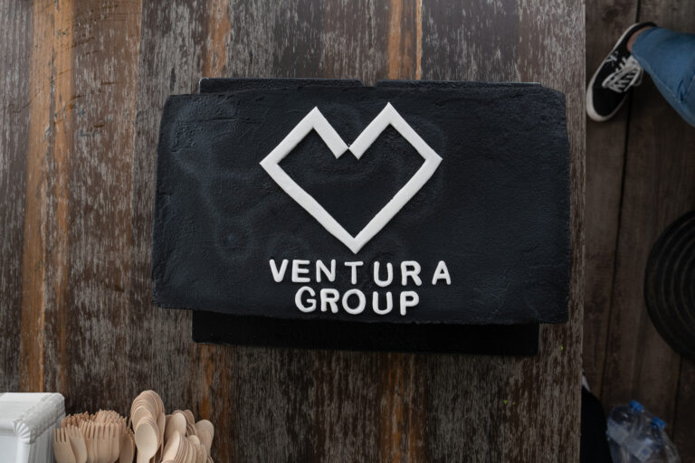 dort s logem Ventura group